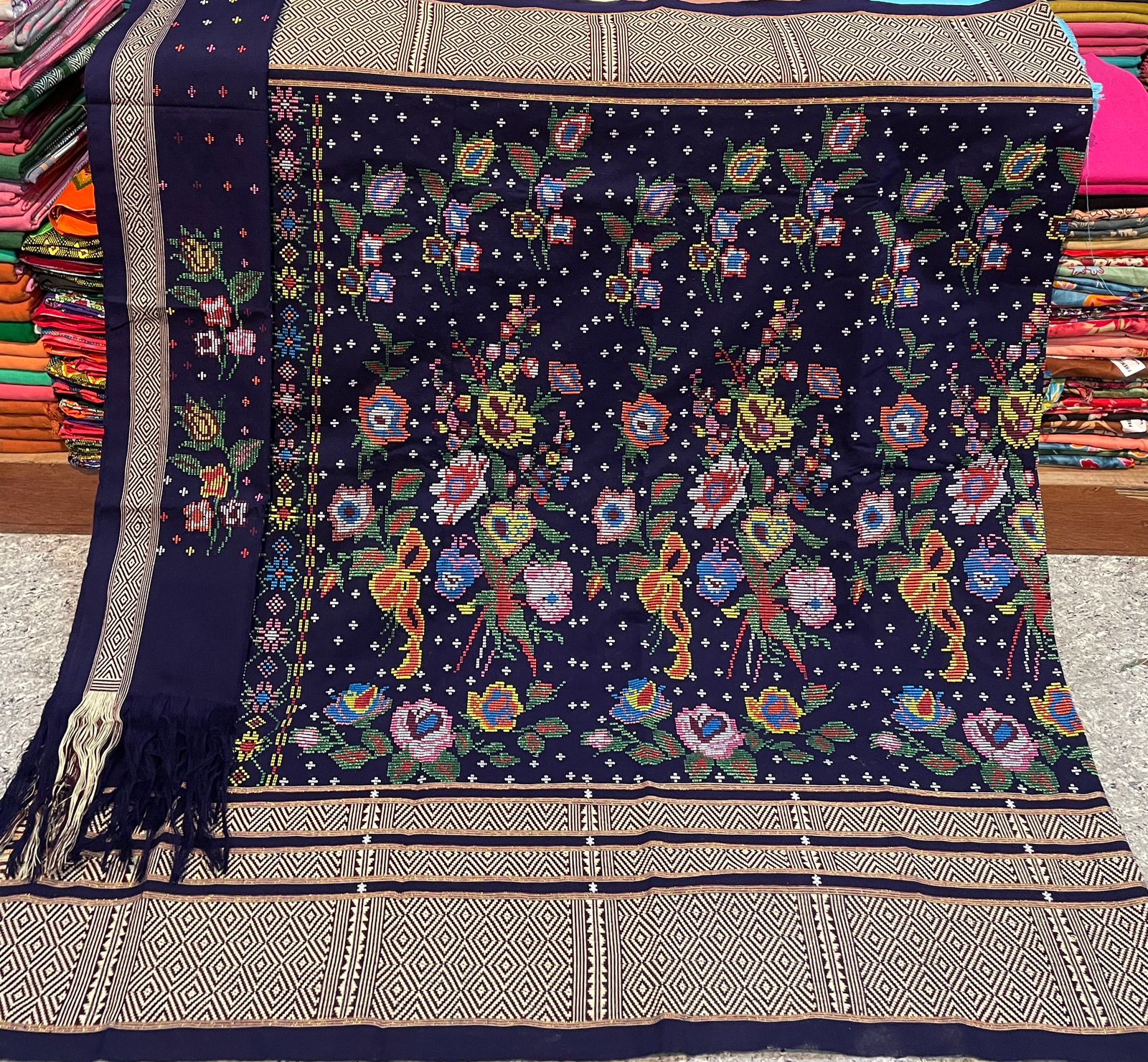 Traditional Dakmanda Wraparound with Chuni for Women