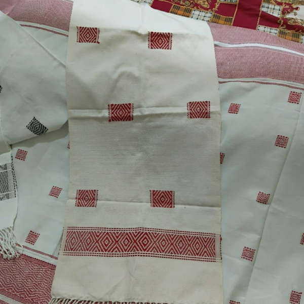 Traditional White Dakmanda with Chuni