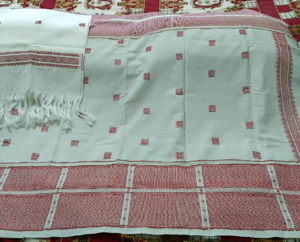 Loin Loom Traditional White Dakmanda with Chuni
