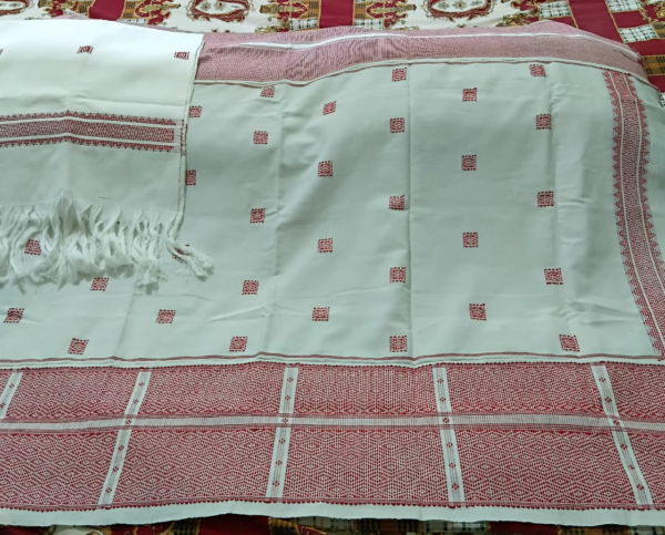 Loin Loom Traditional White Dakmanda with Chuni