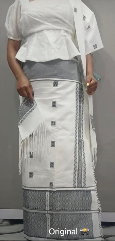 Loin Loom Traditional Reshmi White Dakmanda with Chuni 1